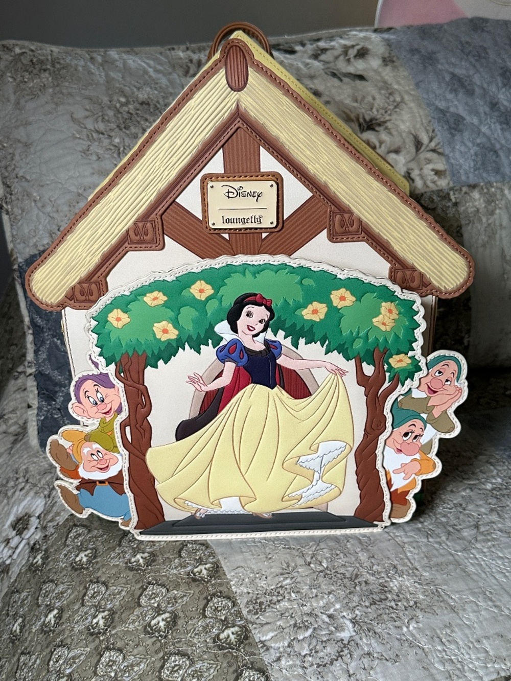 Loungefly - Snow White and the Dwarf cottage, NWTs